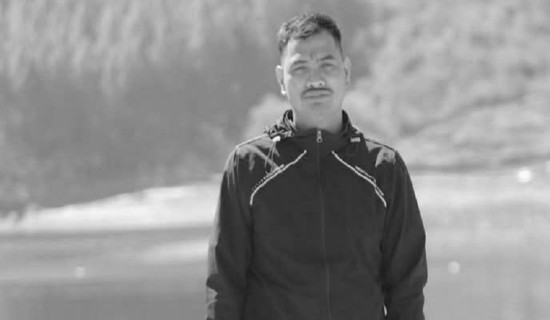 विद्युत मर्मतका लागि पोलमा चढेका कर्मचारीको मृत्यु