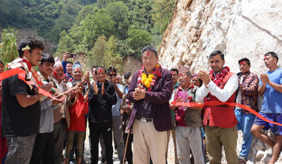 नागनगेनी भीर छिचोलेर वस्तीमा पुग्यो सडक