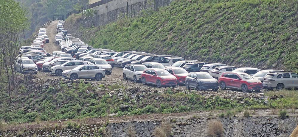 बाह्रबिसे–तातोपानी सडकमा सधैँ समस्या