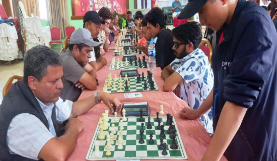 बुद्धिचाल प्रतियोगिता : आठ वर्षका बालकदेखि ६८ वर्षीय नागरिकसम्म भिड्दै