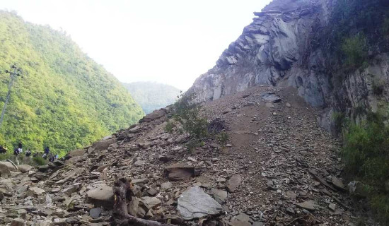 कान्तिलोकपथ सडक अवरुद्ध