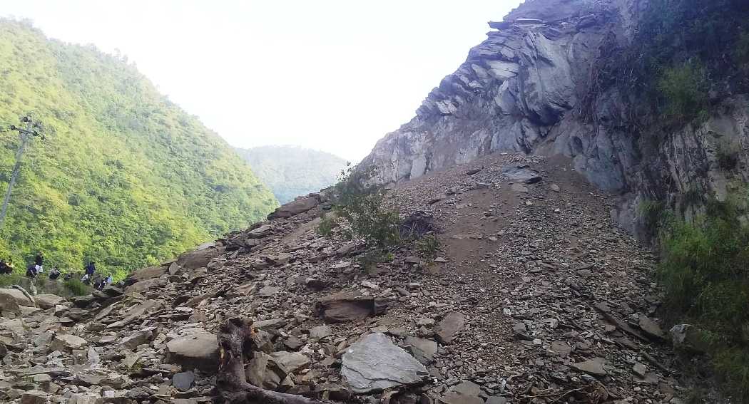 कान्तिलोकपथ सडक अवरुद्ध
