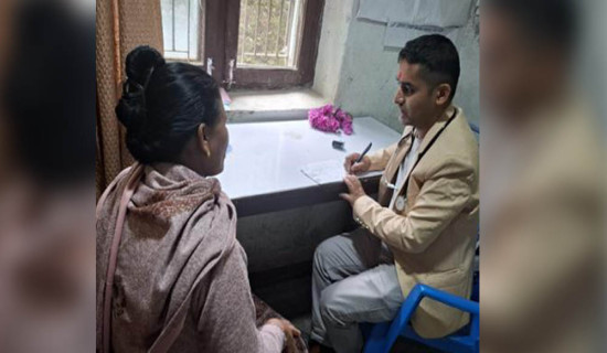 गाउँमै विशेषज्ञ चिकित्सकसहित स्वास्थ्य शिविर