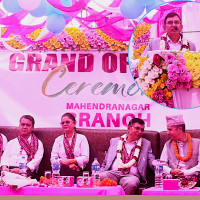 पनौती पर्खंदै पर्यटक