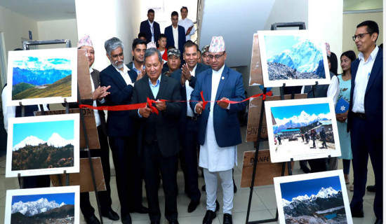 अठारौँ गणतन्त्र दिवस : राससमा हिमालका तस्बिर