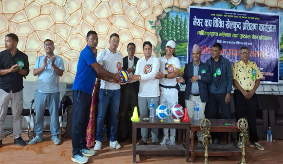 भलिबल तथा फुटबल प्रशिक्षण दिँदै रामपुर