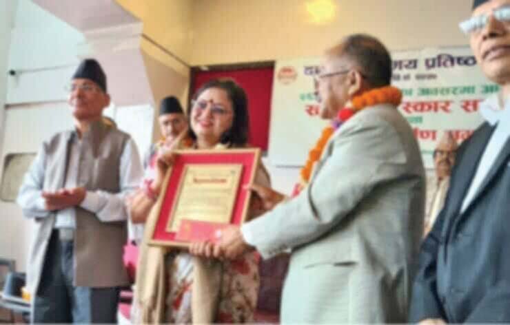 प्रतिष्ठानद्वारा स्रष्टा पुरस्कृत