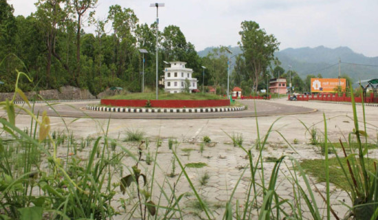 सञ्चालन नहुँदै जीर्ण बन्दै बसपार्क