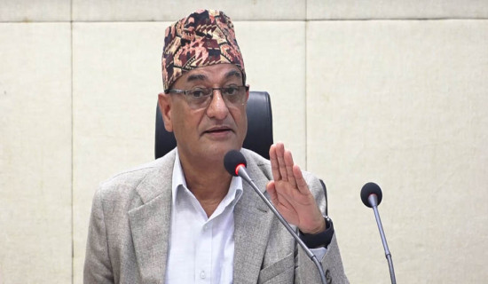 गृहमन्त्री रमेश लेखकको पत्रकार सम्मेलन ५ बजे
