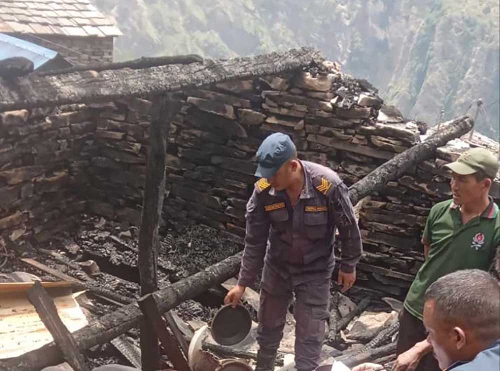 गोरखामा एउटा घर जलेर नष्ट