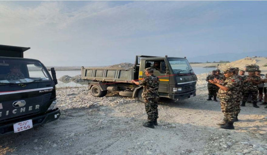सेनाले निर्माण गर्दै महाकाली तटबन्ध
