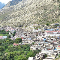 कार्यालय आएर सेवाग्राहीको सेवा नगरी परीक्षाको तयारीमा कर्मचारी