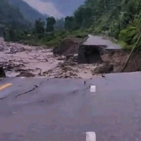 सिंहदरबार धाउँदै समायोजित कर्मचारी