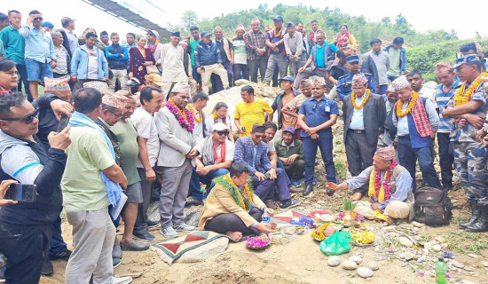 दिखुवा खोलामा मोटरेबल पुलको शिलान्यास
