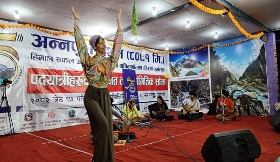 अन्नपूर्णको काखमा फ्रान्सेली कलाकारको सांगीतिक प्रस्तुति