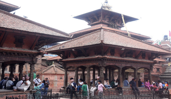 पाटीमा समय बिताउँदै