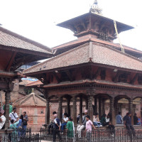 पोलभाडा नतिरेका इन्टरनेटका तार काट्दै विद्युत प्राधिकरण