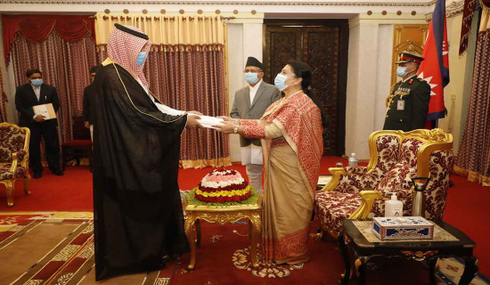 राष्ट्रपति समक्ष साउदी अरेबिया र स्लोभाक गणतन्त्रका राजदूतद्वारा ओहोदाको प्रमाणपत्र पेश