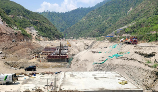 विद्यालय कर्मचारी आन्दोलित