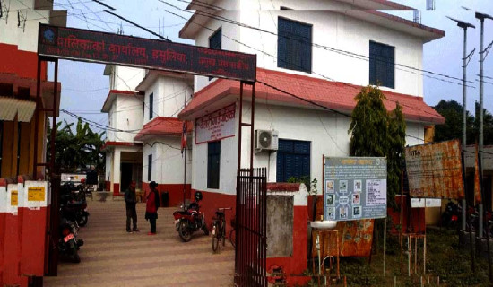 डेढसय वर्ष पुरानो जीर्ण पुलमा स्थानीयको त्रासपूर्ण यात्रा