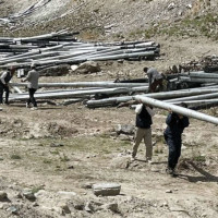 बेलायती अधिराजकुमार र अधिराजकुमारीद्वारा परेड अवलोकन