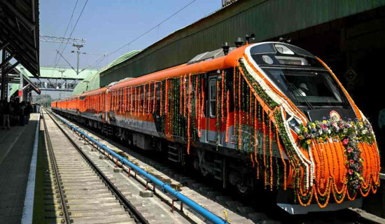 रणनीतिक रेलवे उदघाटन गर्न भारतीय प्रधानमन्त्री मोदी काश्मीरमा