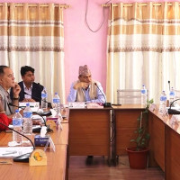 अलैँची थन्क्याउनमा व्यस्त किसान