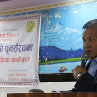 दुई बालबालिका अङ्कित आयोडिनयुक्त नुन खान आग्रह