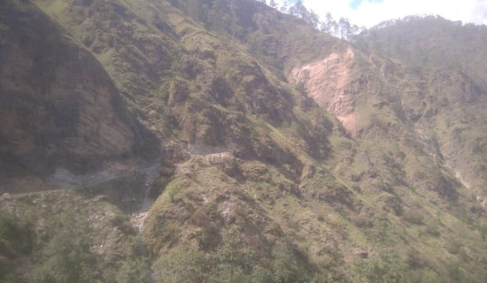 तीन जिल्ला जोड्ने सडक अलपत्र