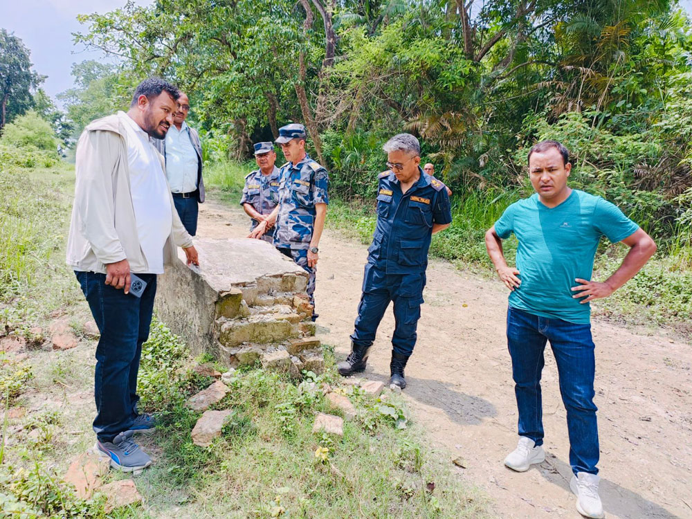 एक महिनामै भासियो सडक