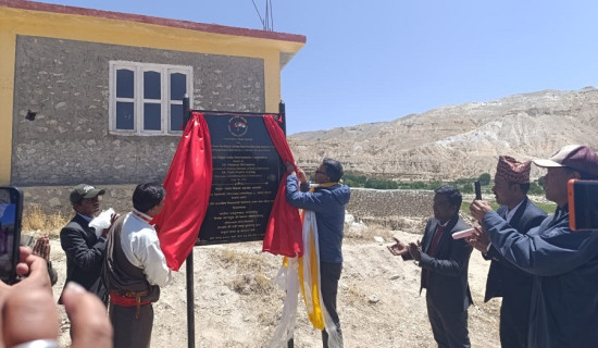 सडक भासिएपछि बिरामीलाई हेलिकोप्टरबाट काठमाडौं लगियो