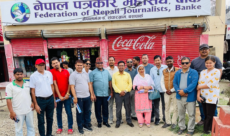 डुडुवाले महासंघ बाँकेमा सभाहल निमार्ण गर्दै