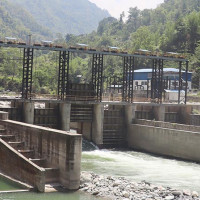 बस र म्याजिक ठोक्किँदा एकको मृत्यु, आठ घाइते