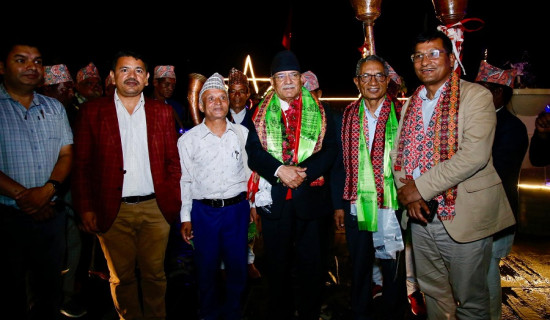 पूर्व प्रधानमन्त्री प्रचण्ड म्याग्दीको भुरुङ तातोपानीमा