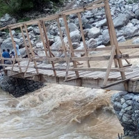 युवतीको शव कब्रस्थानबाट निकालेर परीक्षण गरिँदै
