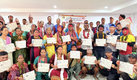 कावासोती २५ घर भूमिहीनलाई लालपुर्जा वितरण