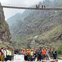 एकै परिवारका छ जनाले गरे मकालु हिमाल आरोहण
