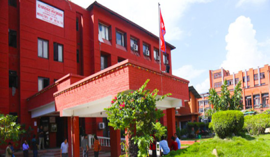 सरुवा भएका कर्मचारीलाई तीन दिनभित्र हाजिर नगराए कारबाही गर्ने स्वास्थ्य मन्त्रालयको चेतावनी