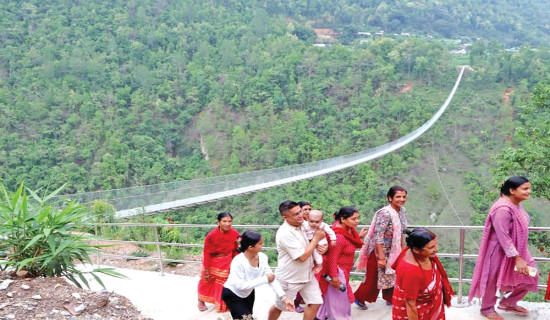 झोलुङ्गे पुलले ल्यायो खुसी
