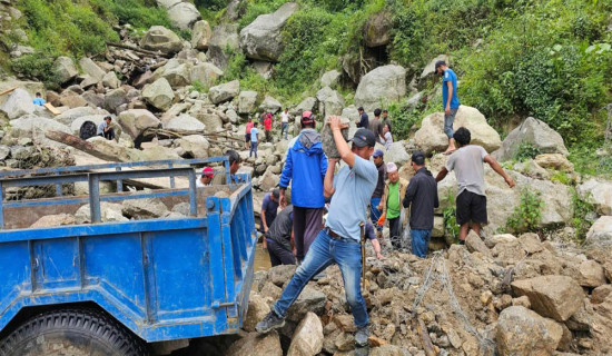 मैवाखोलामा श्रमदानबाट काठेपुल निर्माण