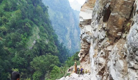 अक्करे भिर खोपेर सडक निर्माण