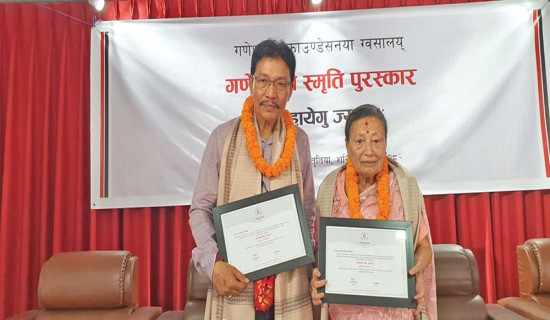 साहित्यकार पुरस्कृत