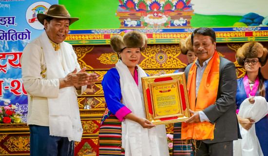 गायिका तथा डम्याङवादक फुटी सम्मानित
