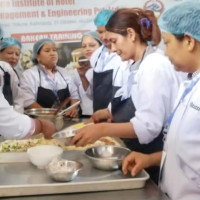 युक्रेनलाई मिसाइल किन्न १.६ अर्ब पाउन्ड दिने बेलायती प्रधानमन्त्रीको घोषणा