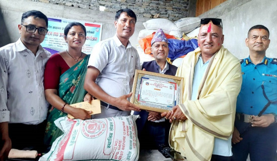 चार सय मुरी धान फलाउने कृषक सम्मानित
