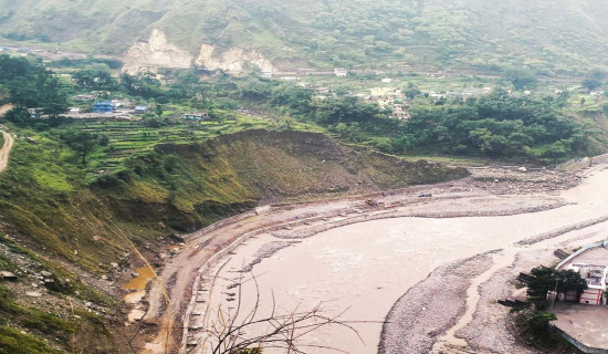 तातोपानी संरक्षण गर्न तटबन्ध निर्माण