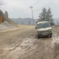 बारामा टिपरले कारलाई ठक्कर दिँदा दुई जनाको मृत्यु