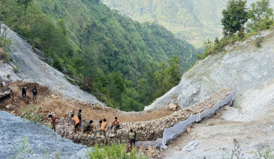 पहिरोको जोखिममा मुसिकोट दरबार