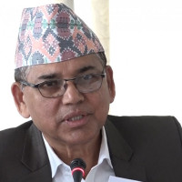 छाप्रोभित्र पढाइ  हिउँद बर्खै विद्यार्थीलाई कष्ट