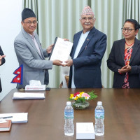 गौरामा प्रधानमन्त्री प्रचण्ड र सभापति देउवाको नृत्य